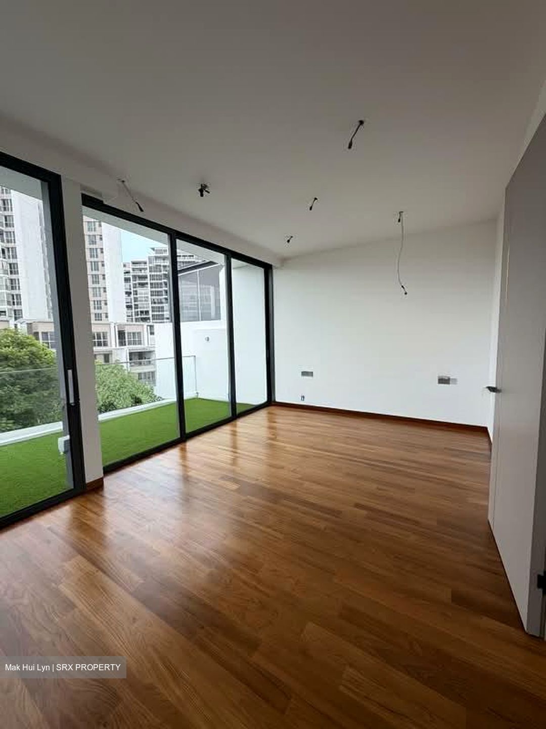 Simon Lane (D19), Terrace #561166101